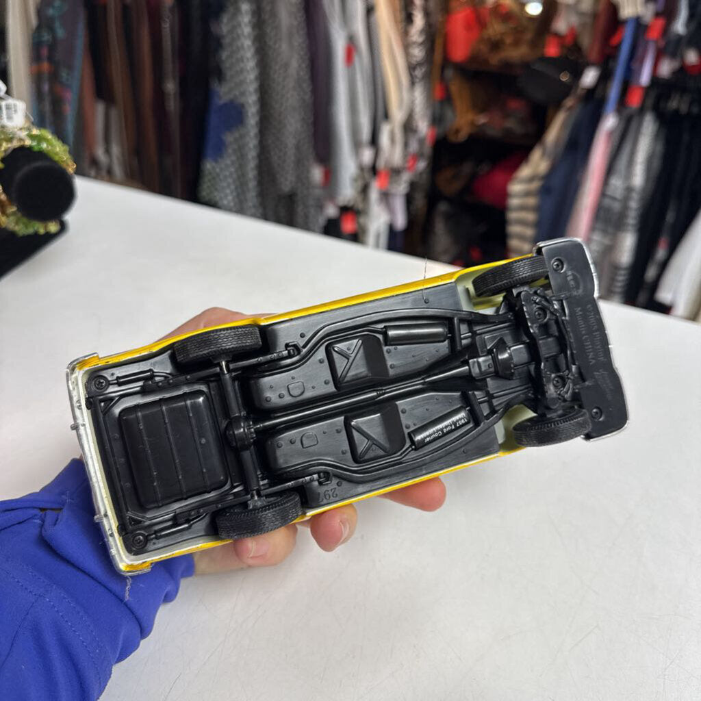 Johnny Lightning 1957 Ford Panel Delivery Vehicle