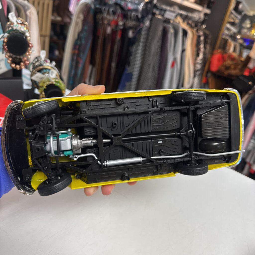 Johnny Lightning 1949 Mercury Coupe