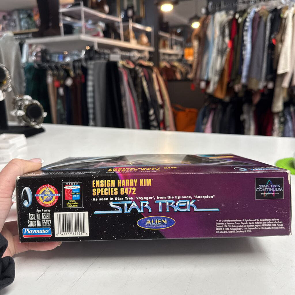 1998 Playmates Aliens Series Ensign Harry Kim & Species 8427 Action Figure Set