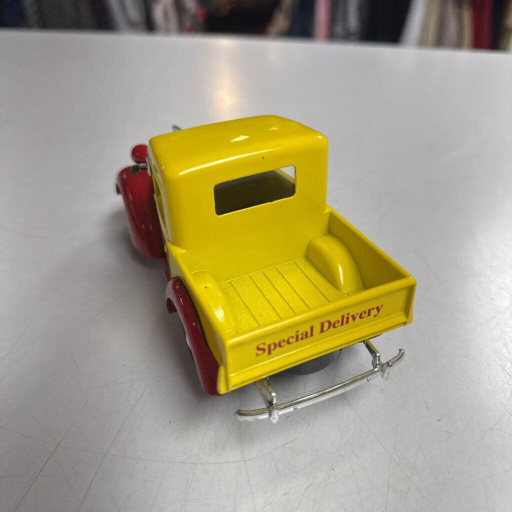 Johnny Lightning 1938 Bantam PIckup