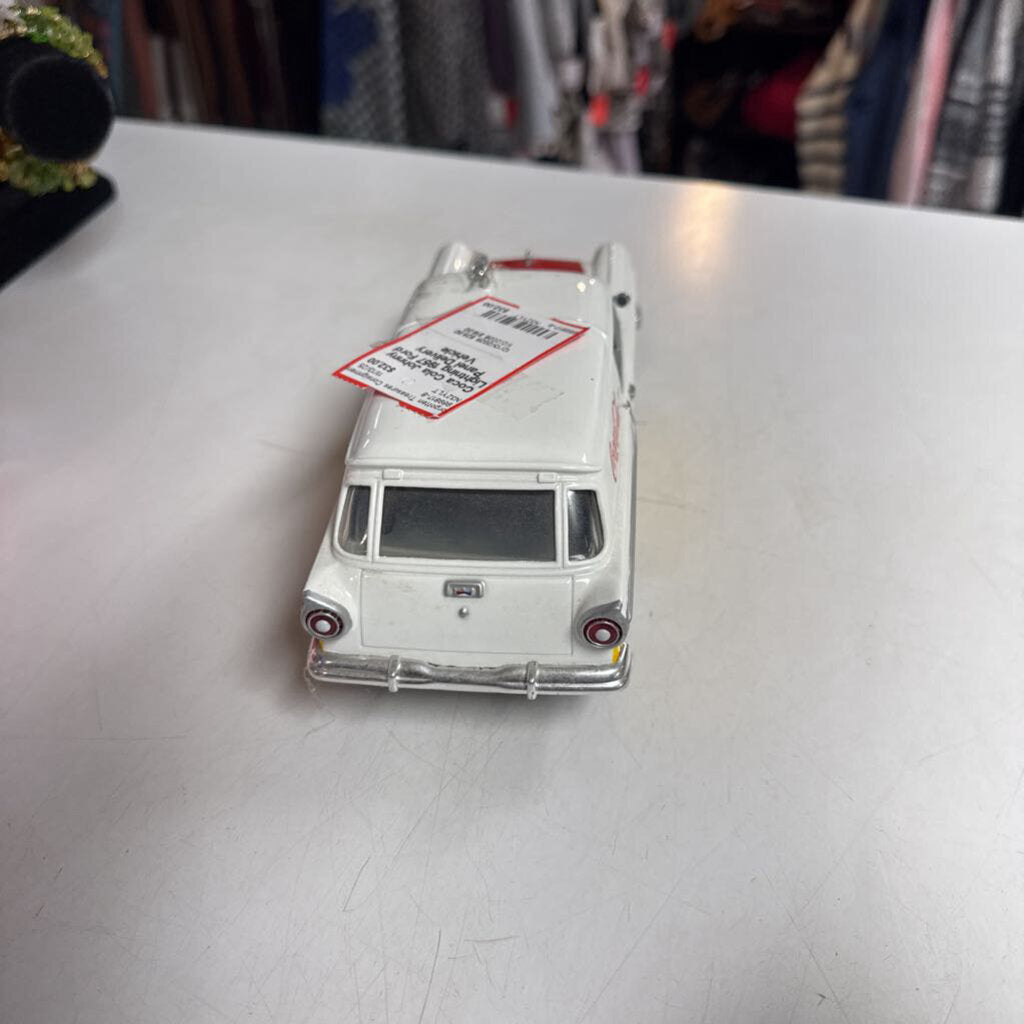 Johnny Lightning 1957 Ford Panel Delivery Vehicle