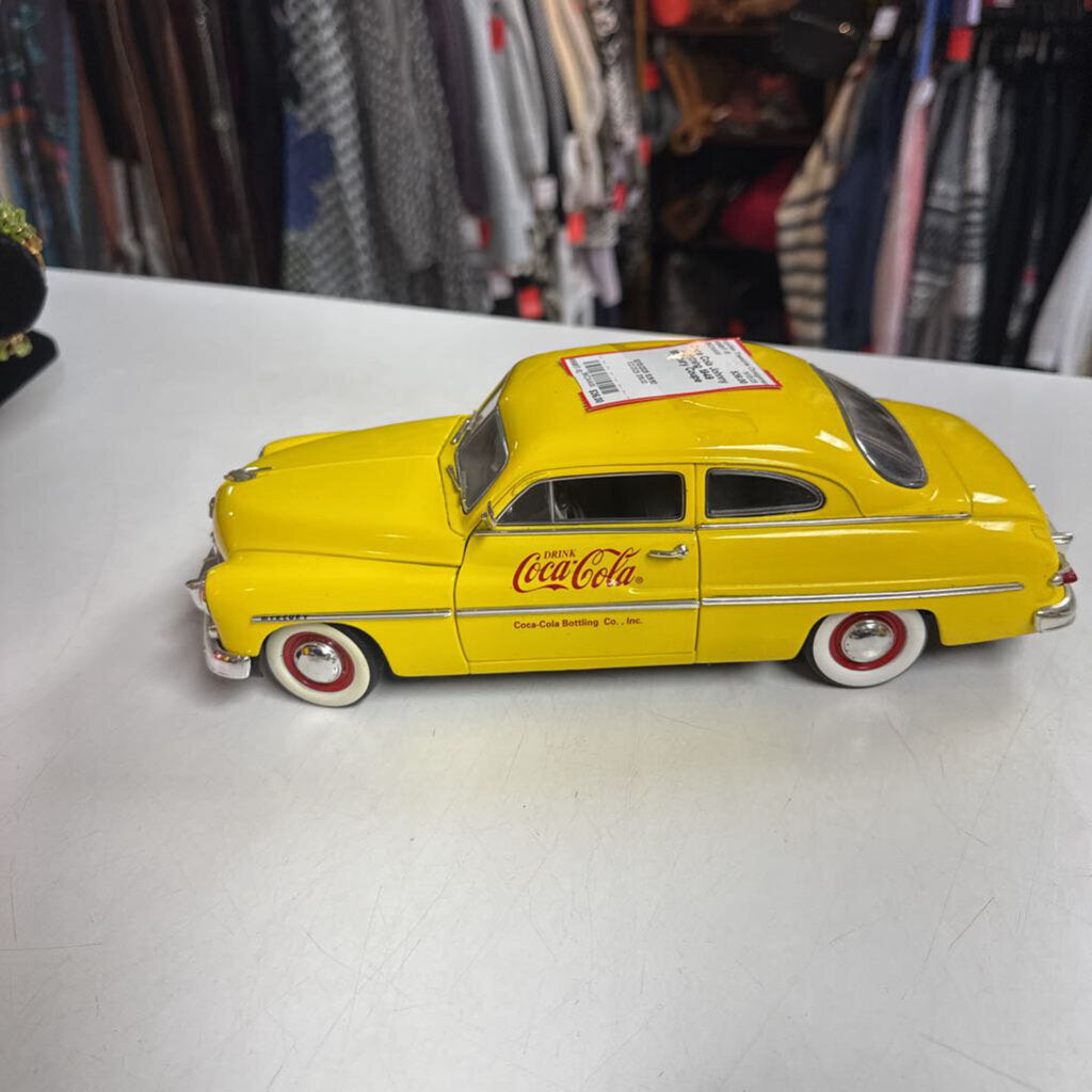 Johnny Lightning 1949 Mercury Coupe